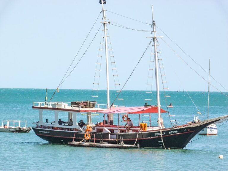 Veleiro usado para passeios na Costa de Fortaleza.